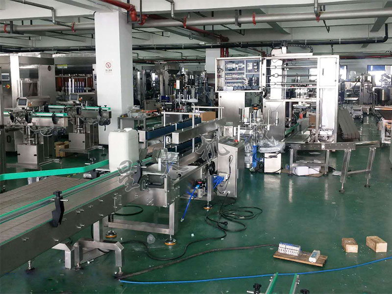 25kg液體化工桶定量灌裝機(jī)設(shè)備車(chē)間